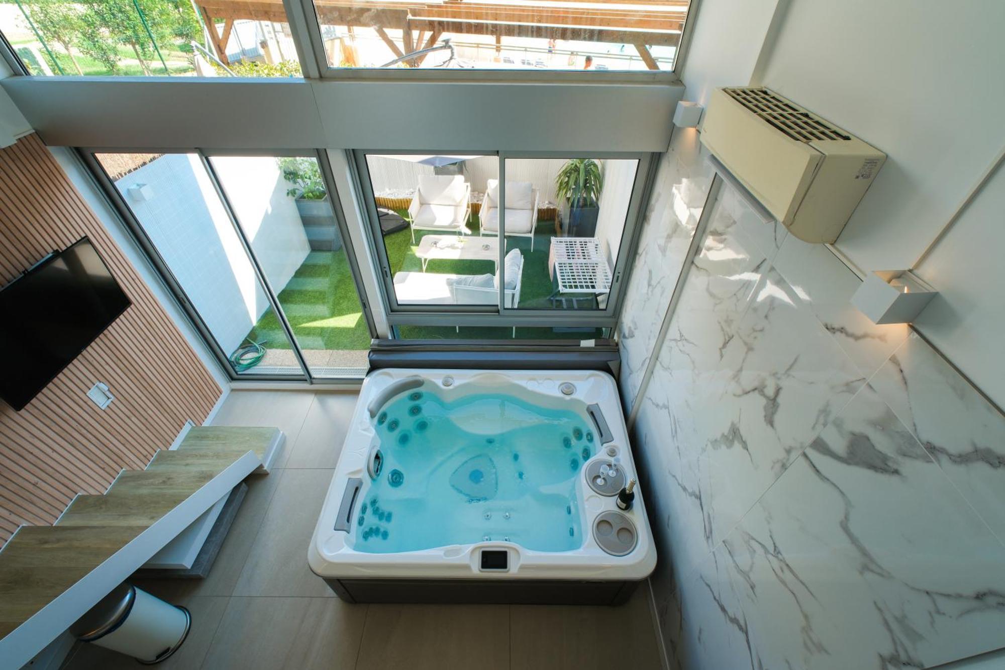 Villa Bono Jacuzzi & Spa Saint-Laurent-du-Var Exterior foto