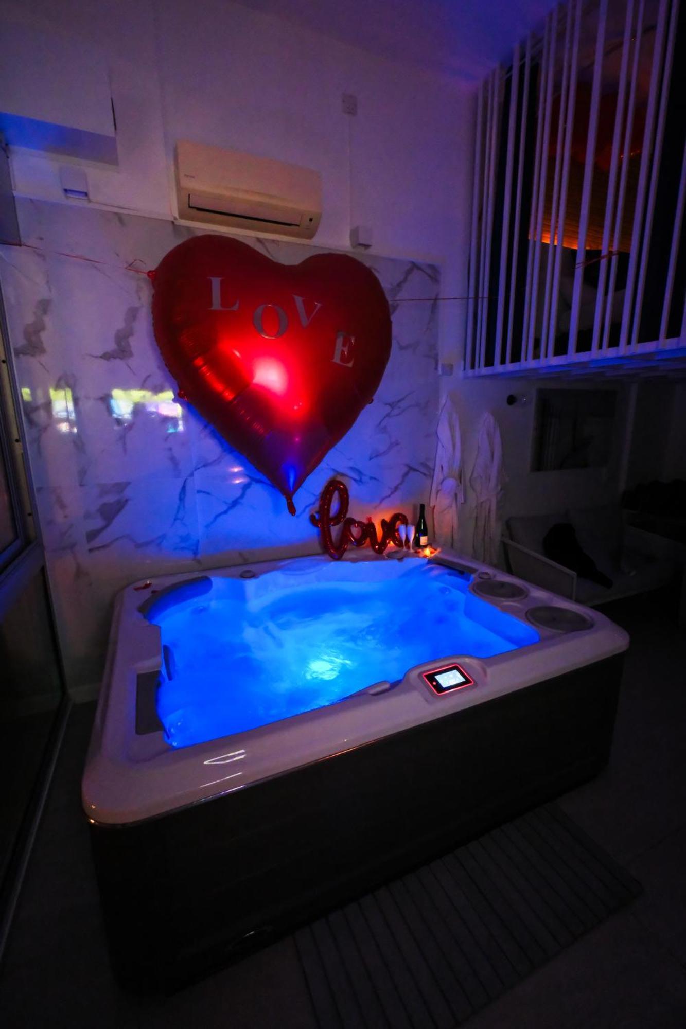 Villa Bono Jacuzzi & Spa Saint-Laurent-du-Var Exterior foto